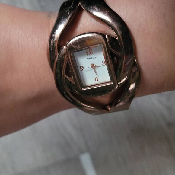 Vintage Geneva copper colored cuff style slide on watch needs battery - Picture 3 of 8